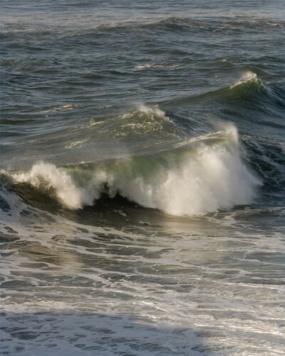 Welle die auf den Strand zukommt